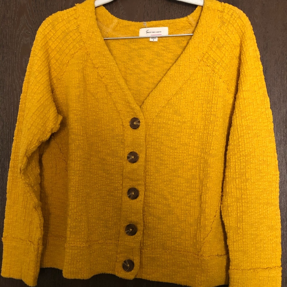 Turo by Vince Camuto yellow gold cropped cardigan size M